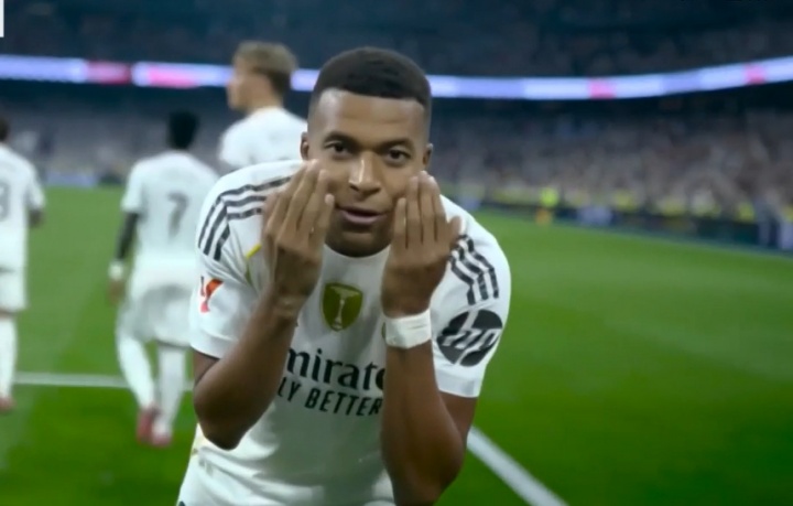 开云-姆巴佩进球后双手拭面引发热议，全新庆祝动作暗藏深意？