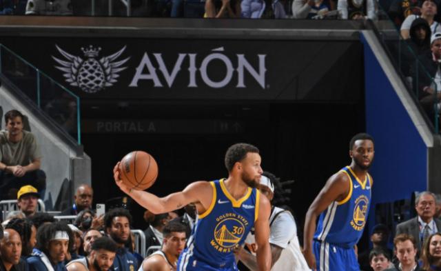 开云-勇士黑色7分钟！库里咬牙套发呆 科尔雪藏1人犯错